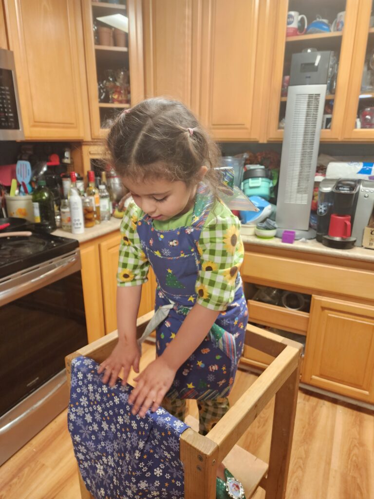 festive children’s apron, holiday kitchen sewing project, kids’ cut-and-sew apron