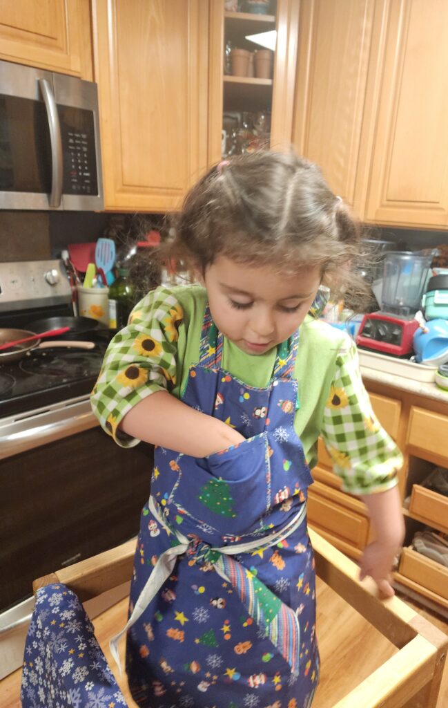 festive children’s apron, holiday kitchen sewing project, kids’ cut-and-sew apron